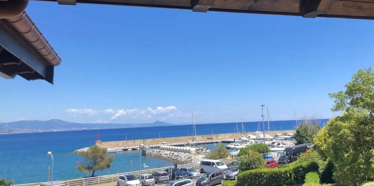 Residence Via Di Francia Arenzano 0*,  Italia